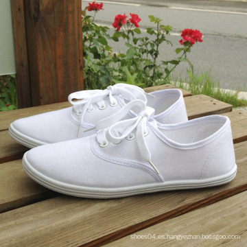 Los zapatos de lona blancos planos ocasionales casuales ocasionales de la chica joven venden al por mayor